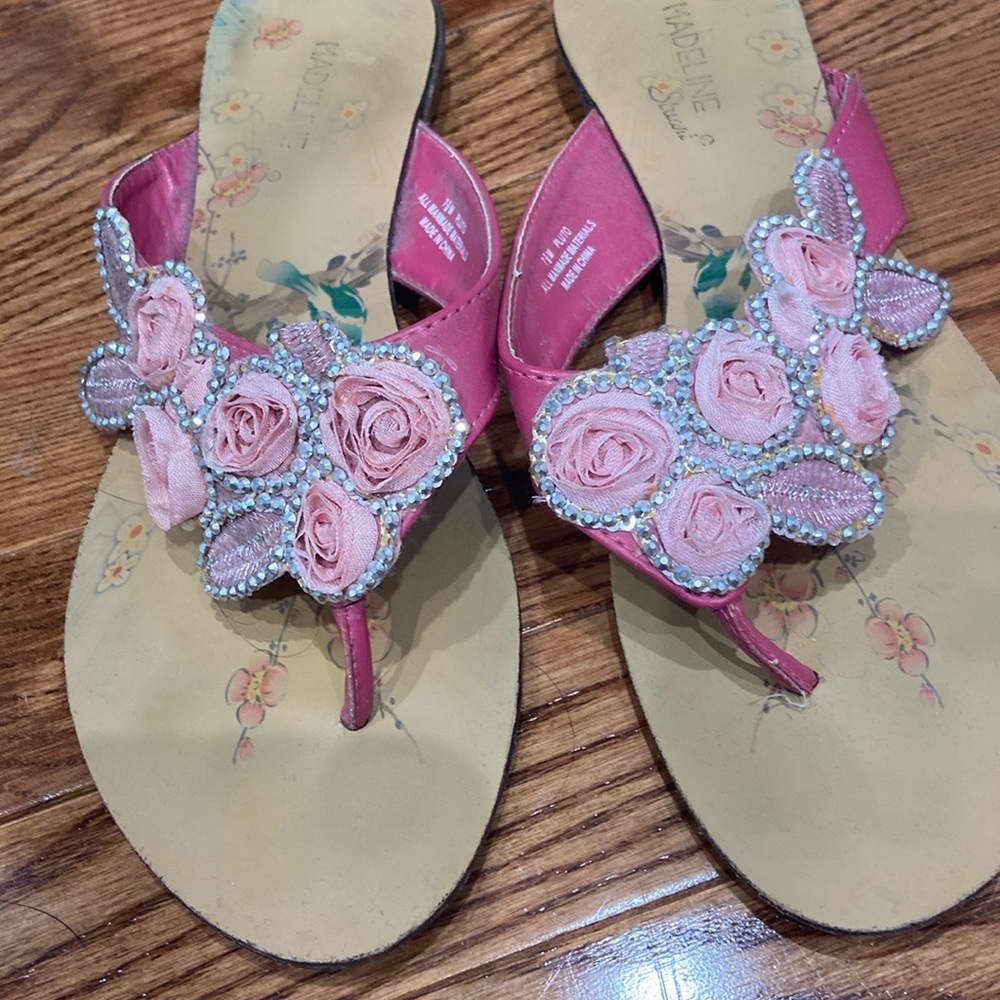 Madeline Stuart flip flop  7 1/2.  worn a few times great condition